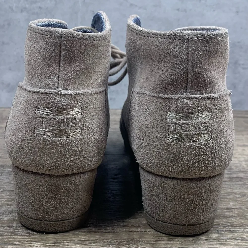 ‎TOMS~Desert Wedge~Taupe~Suede Ankle Booties~Youth~ Size 6~Lace Up